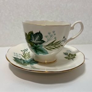 VINTAGE TAYLOR & KENT TEA CUP AND SAUCER ELIZABETHAN MADE IN ENGLAND GREEN LEAF